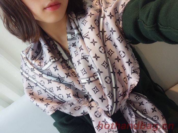 Louis Vuitton Scarf LVS00131